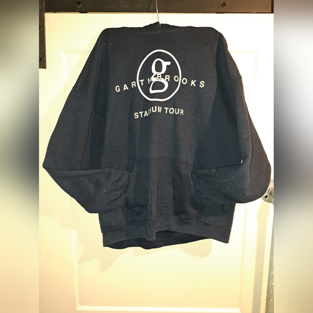 Garth Brooks stadium tour pull over Sweater